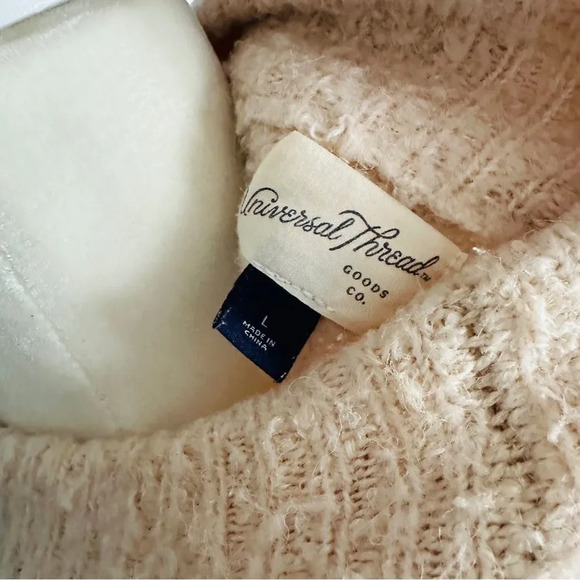 Universal Thread Oversized Chunky Boucle Teddy Mock Neck Sweater - Picture 7 of 8